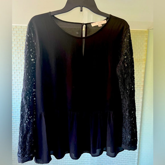 Ann Taylor Loft Lightweight Black Blouse with lace sleeves Size M - Picture 1 of 6